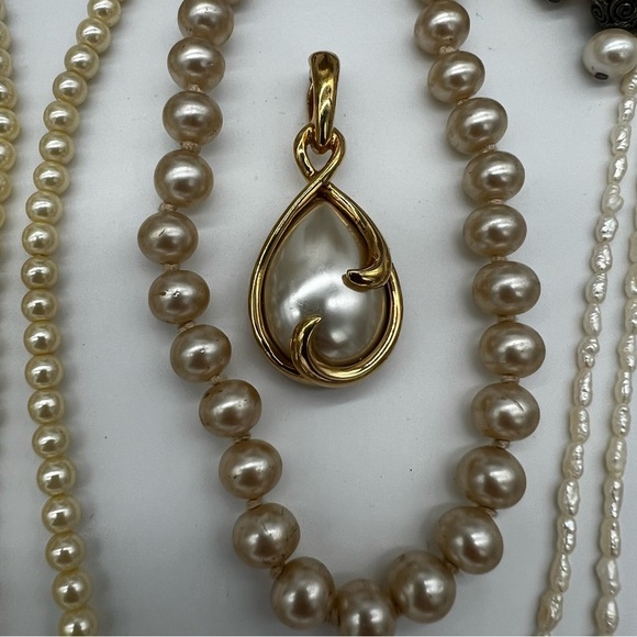 Large Vintage Pearl Jewelry Lot 60 Pieces Rings Necklaces Bracelets Earrings 4Ib - Picture 13 of 16